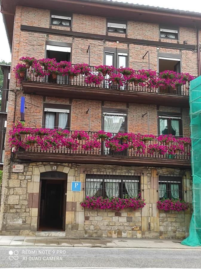 Pension Rosa Cabezón de la Sal エクステリア 写真